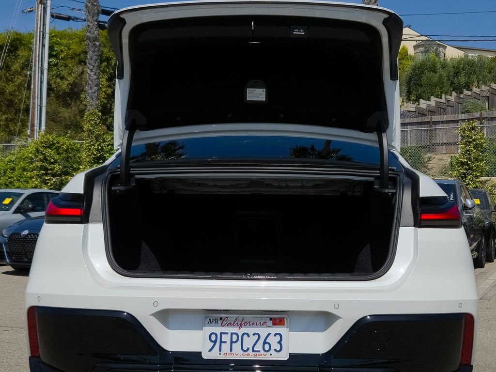 Used 2023 BMW 740i w/ Parking Assistance Package image 18