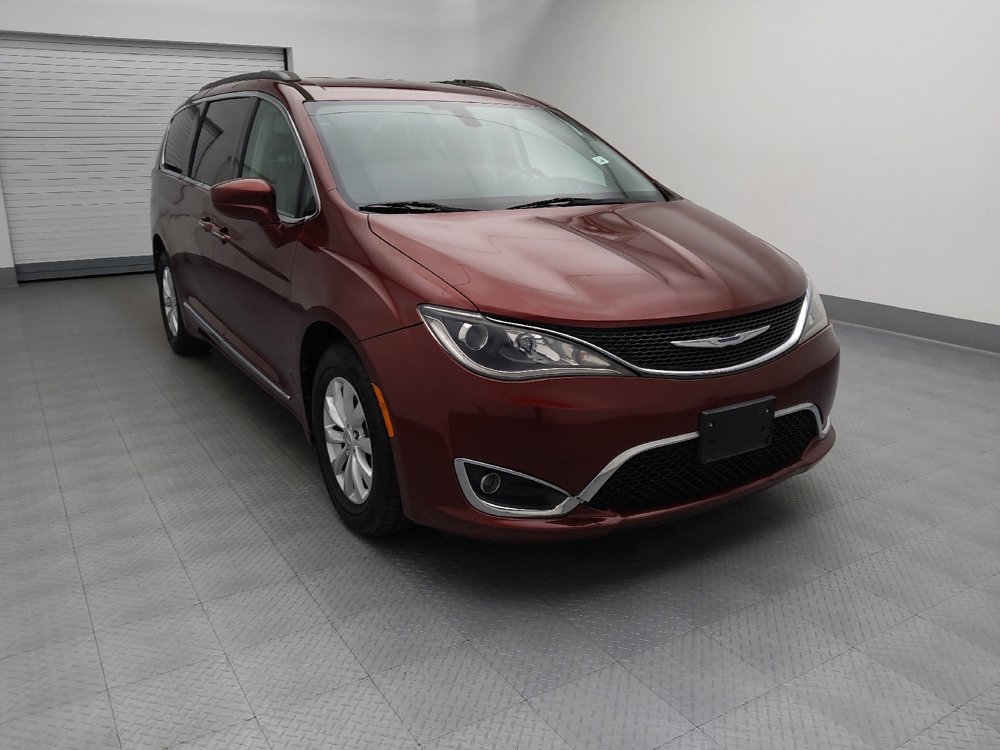 Used 2017 Chrysler Pacifica Touring-L FWD image 11