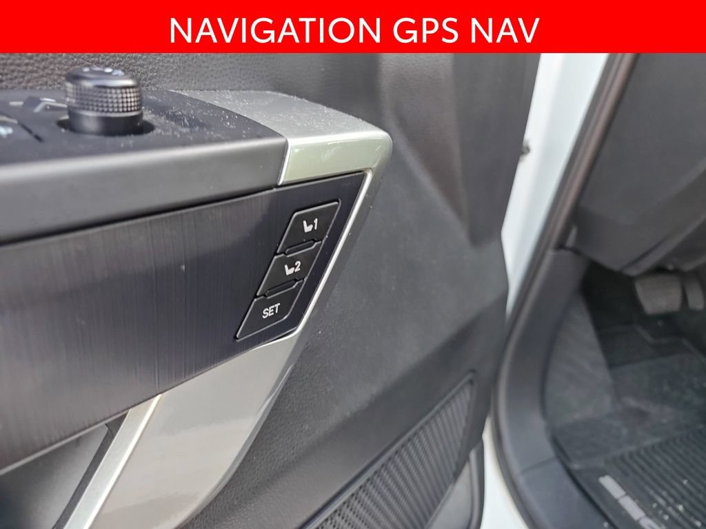 Used 2025 Toyota Sequoia Platinum AWD/4WD image 7