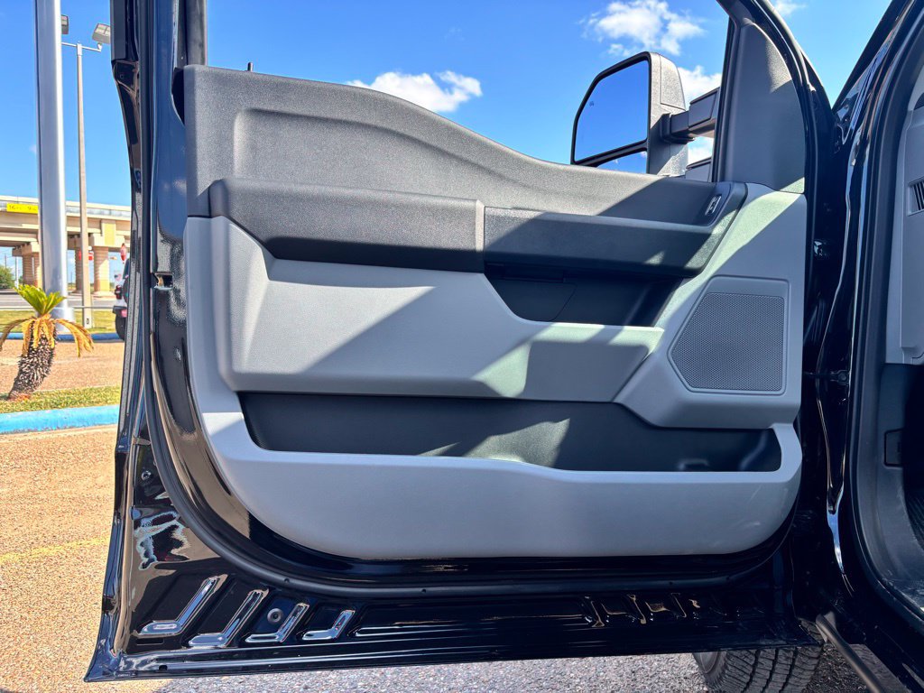 New 2026 Ford F350 XL w/ XL Driver Assist Package RWD image 17