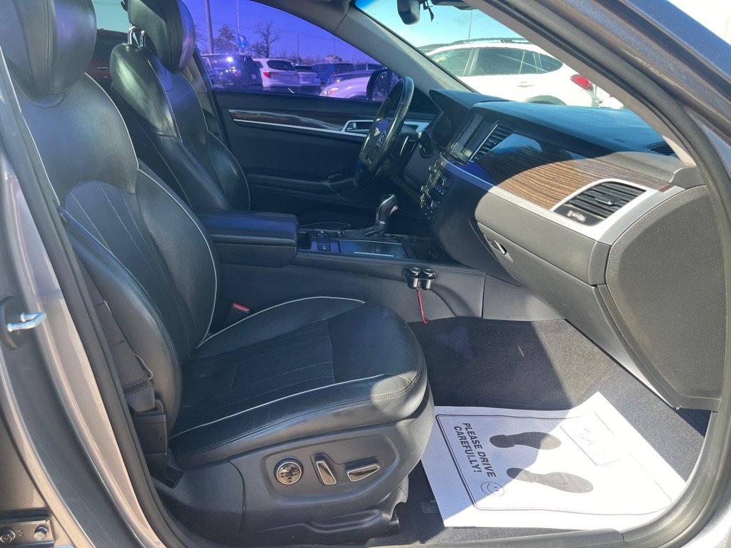 Used 2015 Hyundai Genesis 3.8 w/ Option Group 03 image 16