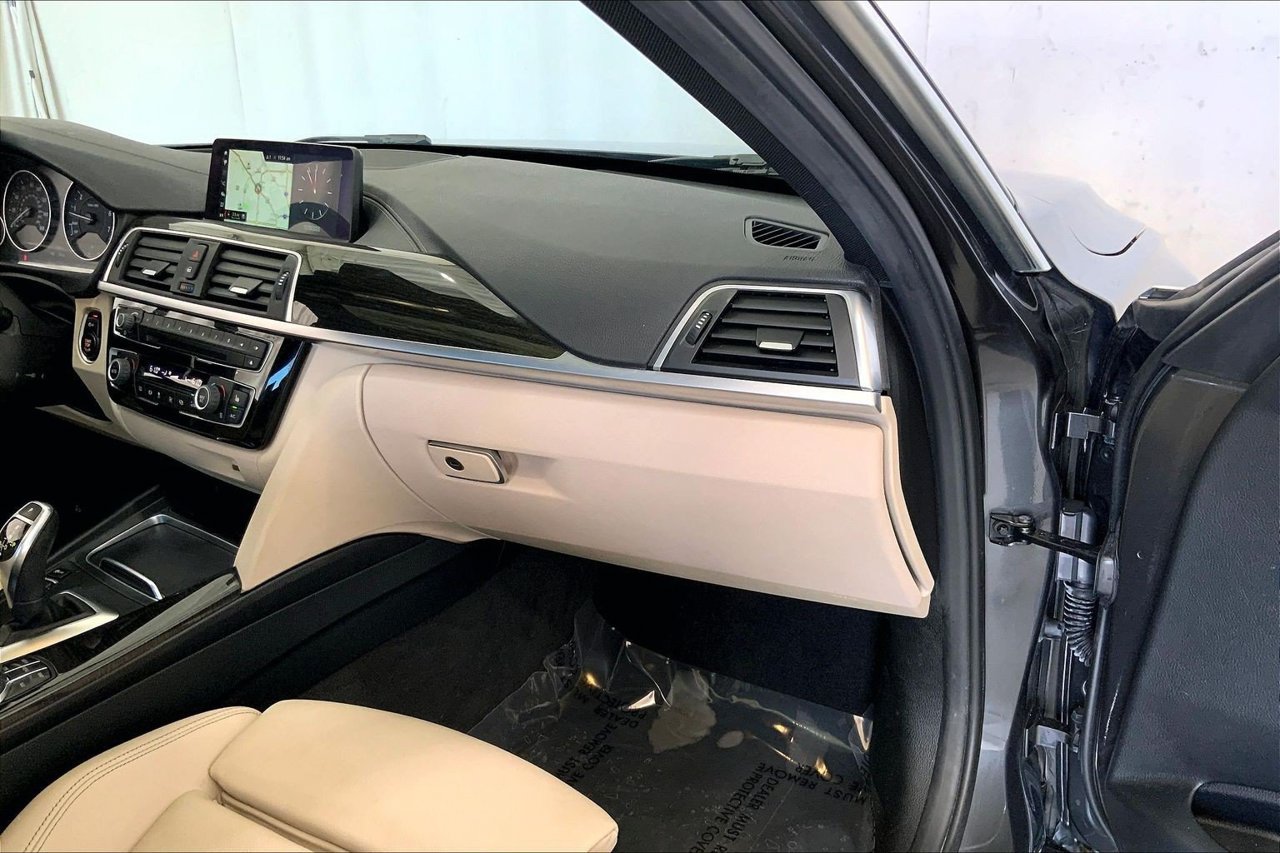 Used 2018 BMW 330i Sedan RWD image 16