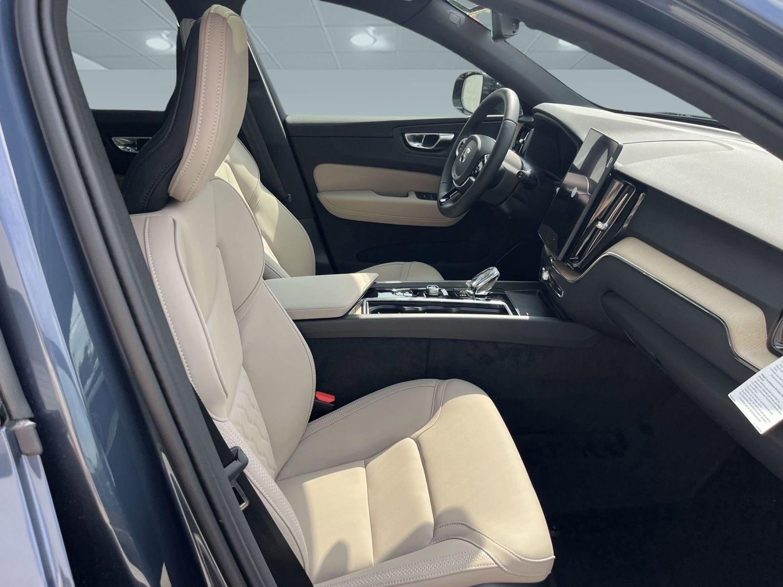 Used 2026 Volvo XC60 B5 Core w/ Climate Package image 25