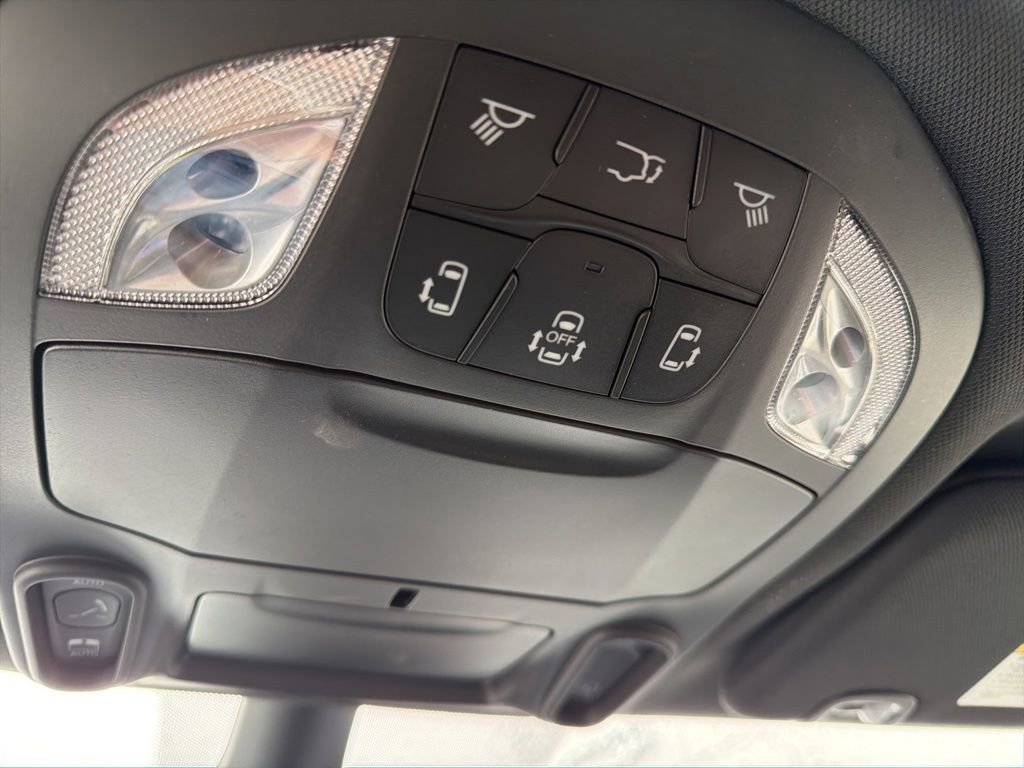 New 2026 Chrysler Pacifica Limited image 23