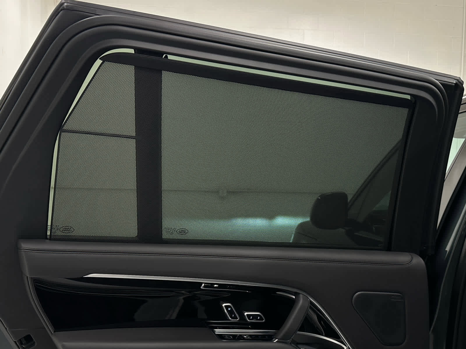 Used 2025 Land Rover Range Rover Long Wheelbase SE image 43