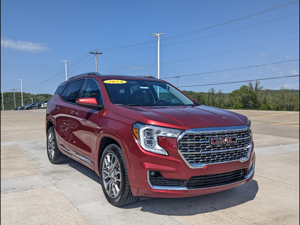 Used 2024 GMC Terrain Denali w/ LPO, Floor Liner Package AWD/4WD image 5