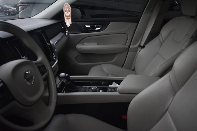 Used 2020 Volvo S60 T6 Momentum image 5