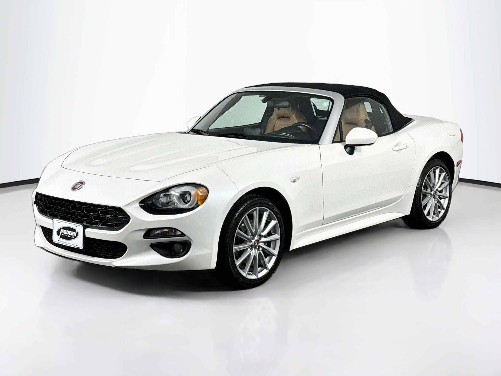 Used 2018 FIAT 124 Spider Lusso w/ Navigation & Sound Group RWD image 10