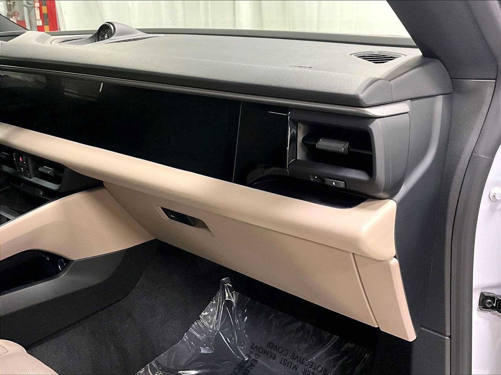 Used 2024 Porsche Macan 4 Electric image 28