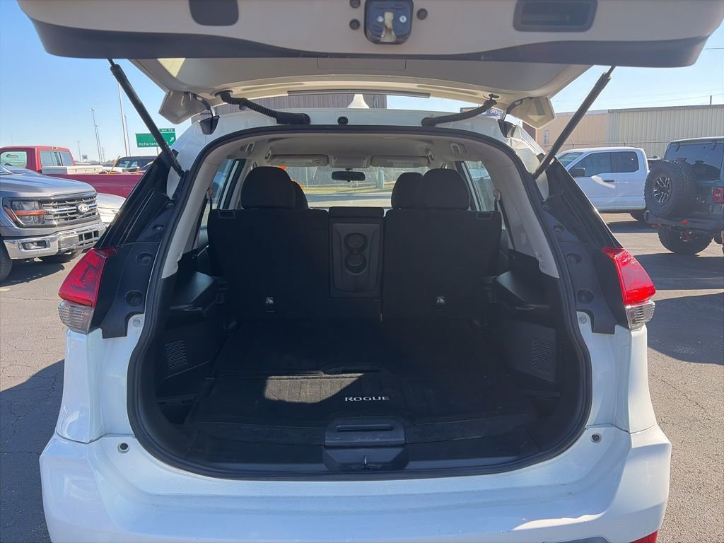 Used 2018 Nissan Rogue S image 10