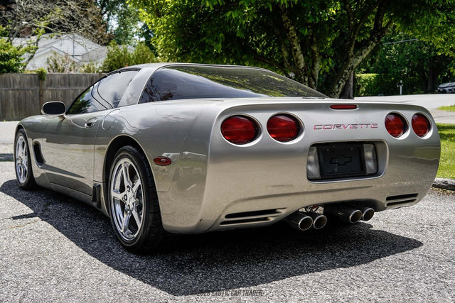 Used 2000 Chevrolet Corvette Coupe w/ Roof Pkg RWD image 6
