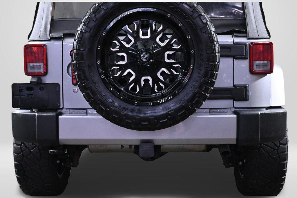 Used 2016 Jeep Wrangler Unlimited Sahara image 9