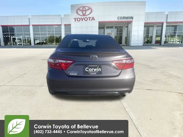 Used 2016 Toyota Camry SE image 4
