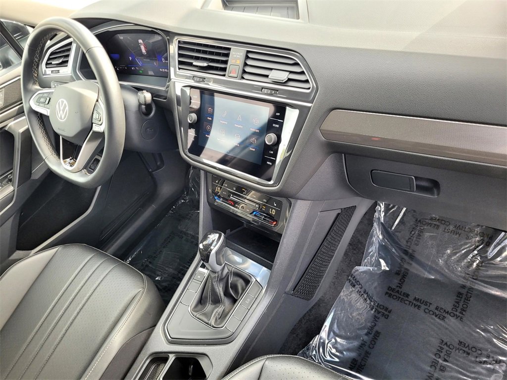 Used 2024 Volkswagen Tiguan SE image 21