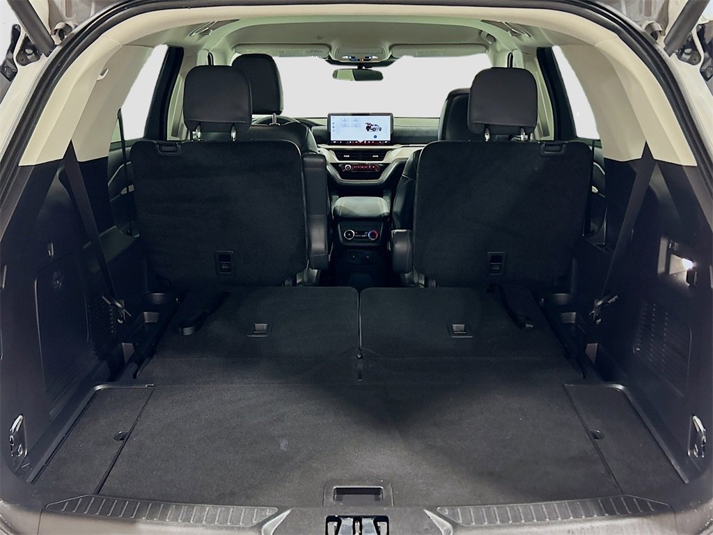 Used 2025 Ford Explorer Active w/ Active Comfort Package image 24