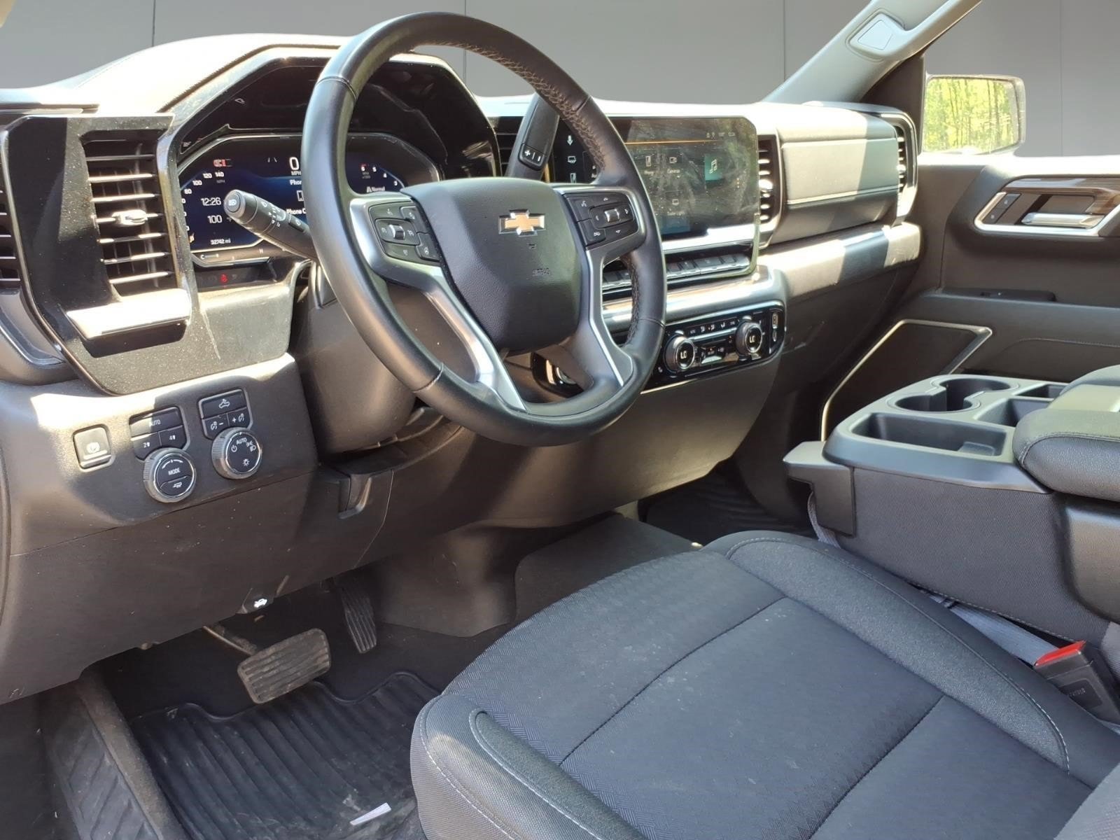 Used 2025 Chevrolet Silverado 1500 LT AWD/4WD image 10