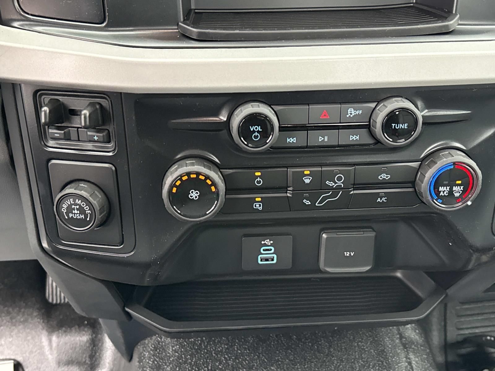 New 2026 Ford F250 XL w/ XL Chrome Package RWD image 16