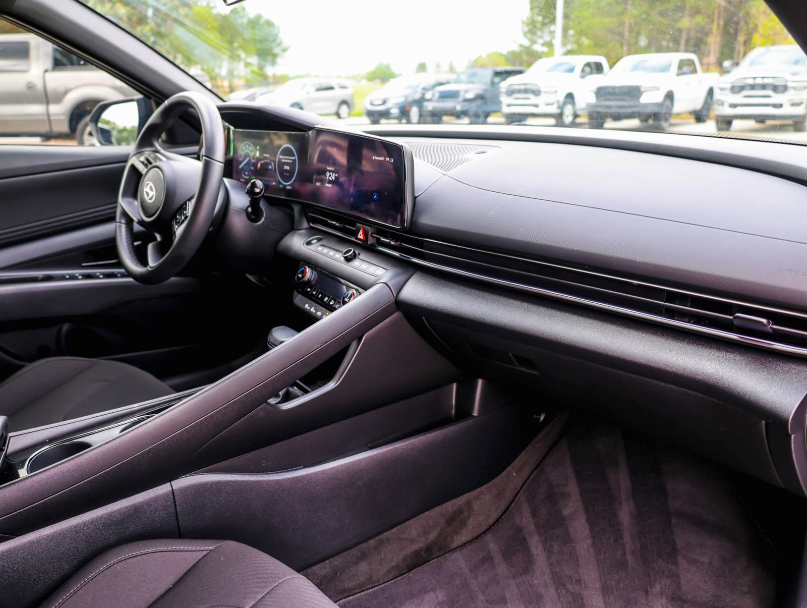 Used 2025 Hyundai Elantra SEL FWD image 8