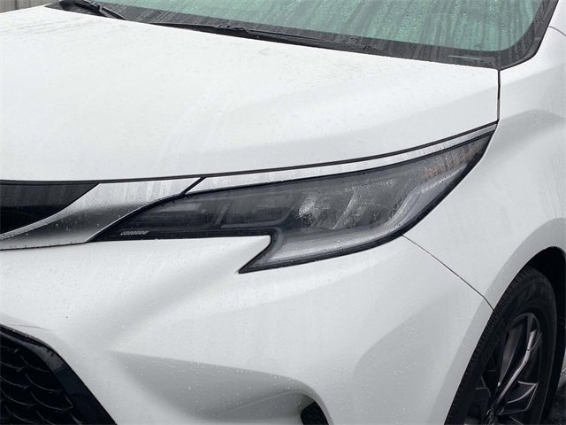 Used 2021 Toyota Sienna XSE image 4