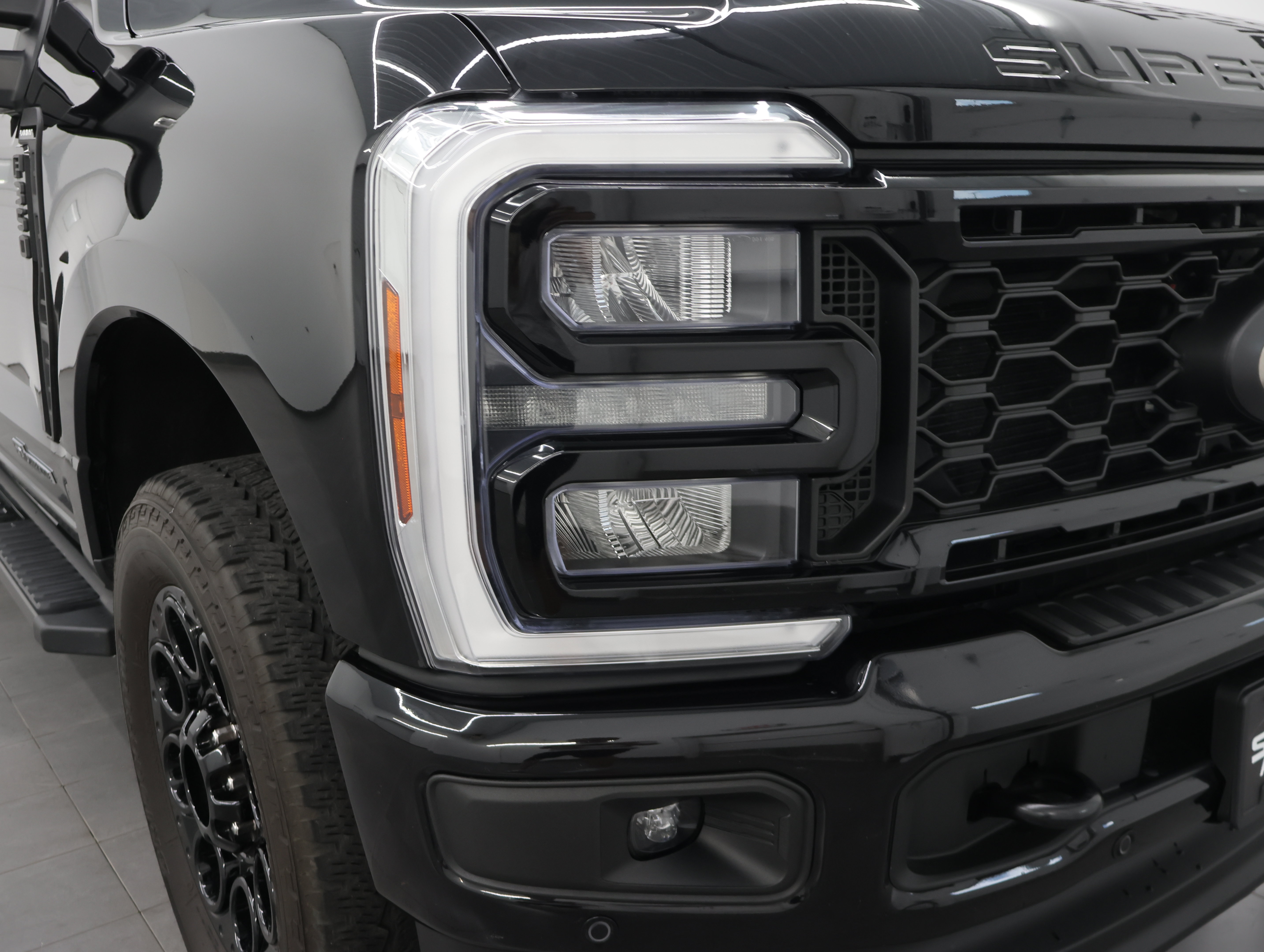 Used 2025 Ford F350 Lariat w/ Lariat Ultimate Package AWD/4WD image 26