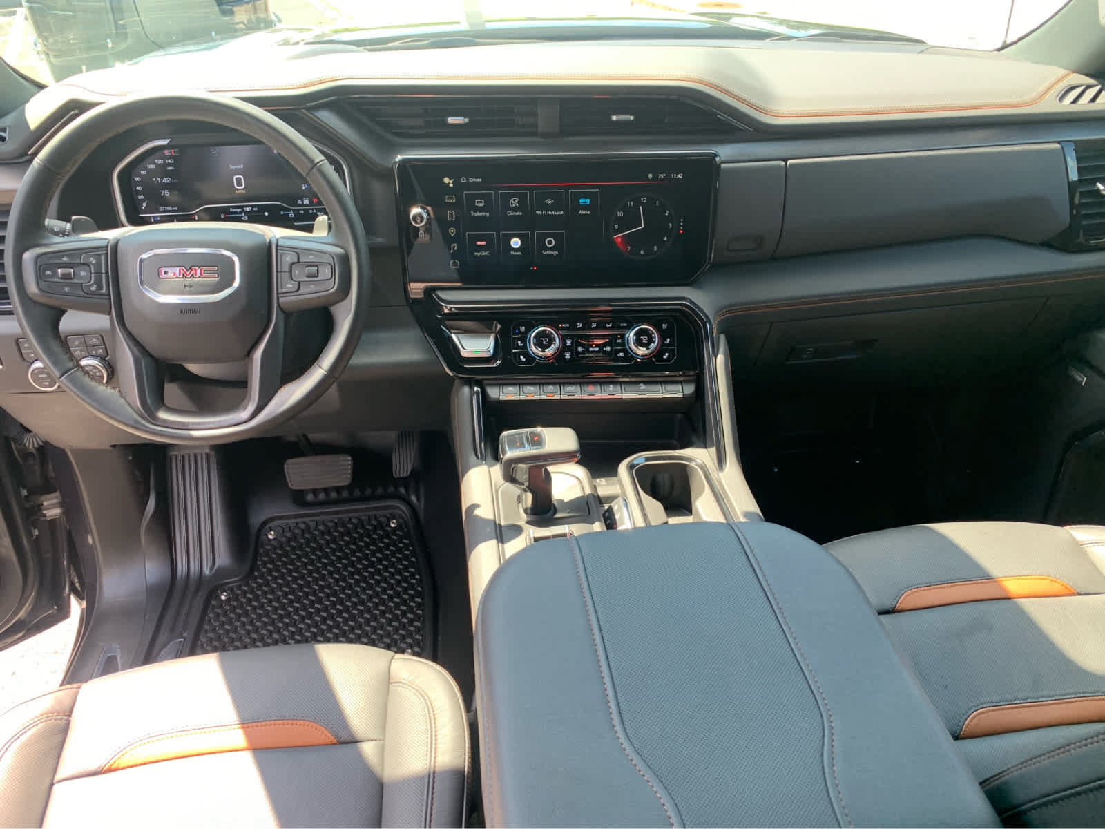 Used 2024 GMC Sierra 1500 AT4 w/ AT4 Preferred Package AWD/4WD image 10