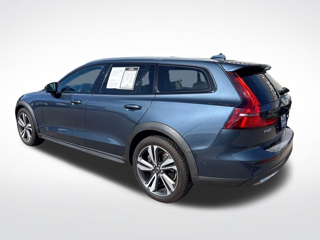 Used 2023 Volvo V60 B5 Cross Country Plus w/ Climate Package AWD/4WD image 5