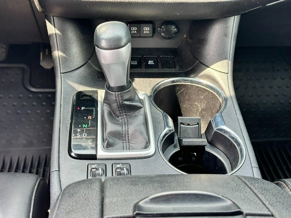 Used 2019 Toyota Highlander XLE AWD/4WD image 17