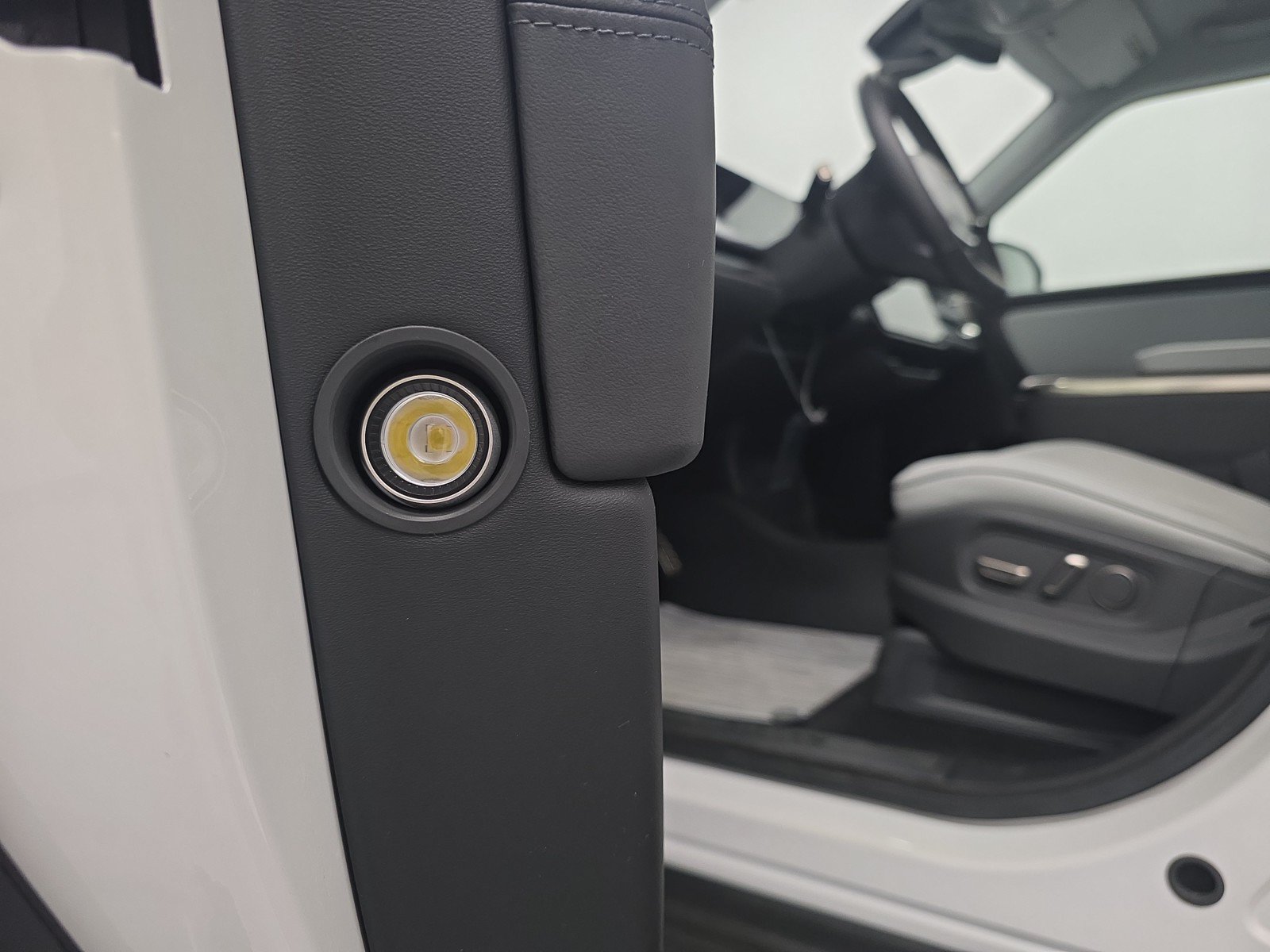Used 2023 Rivian R1T Adventure AWD/4WD image 30