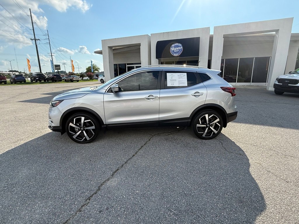 Used 2021 Nissan Rogue Sport SL w/ Premium Package image 2