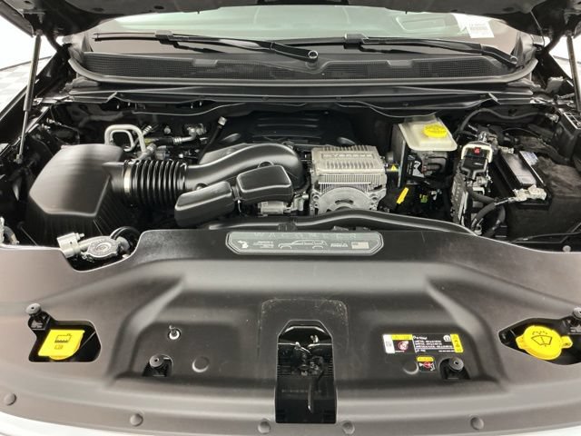 Used 2022 Jeep Wagoneer Series III w/ Rear Seat Entertainment Group AWD/4WD image 35