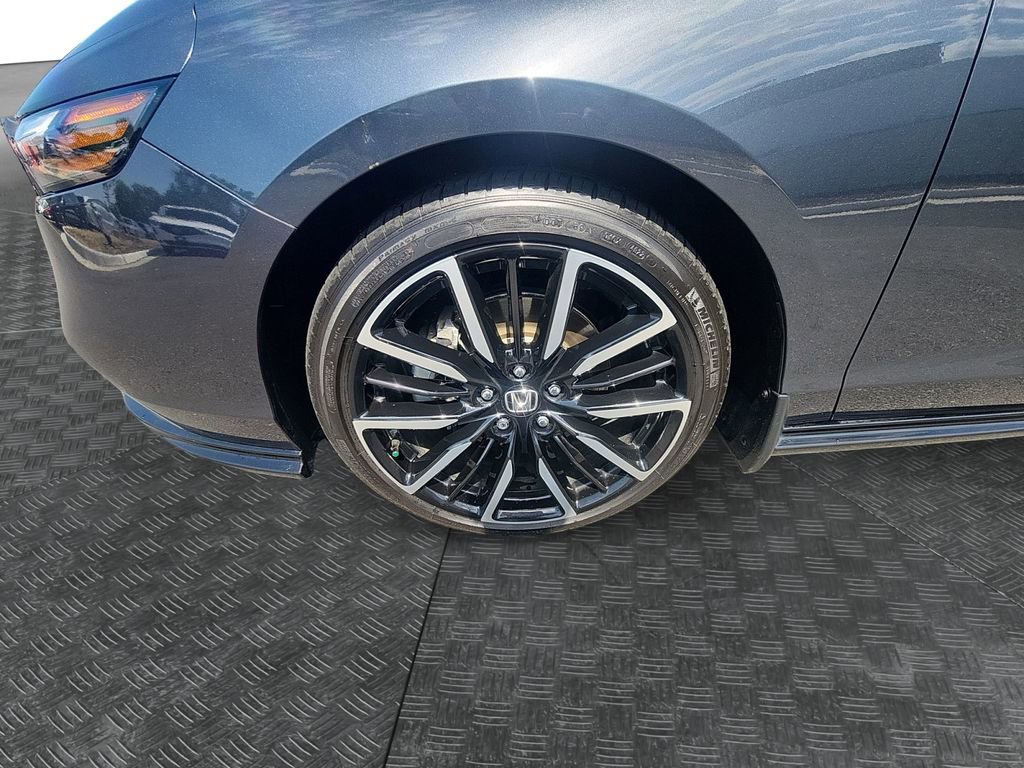 Used 2023 Honda Accord Touring image 14