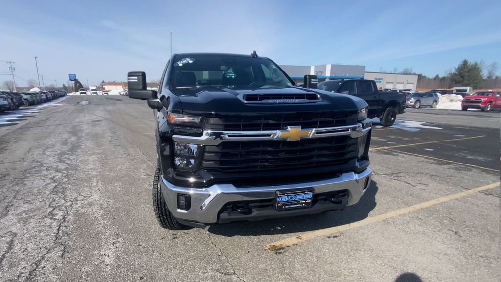 Used 2025 Chevrolet Silverado 2500 LT w/ Convenience Package image 3