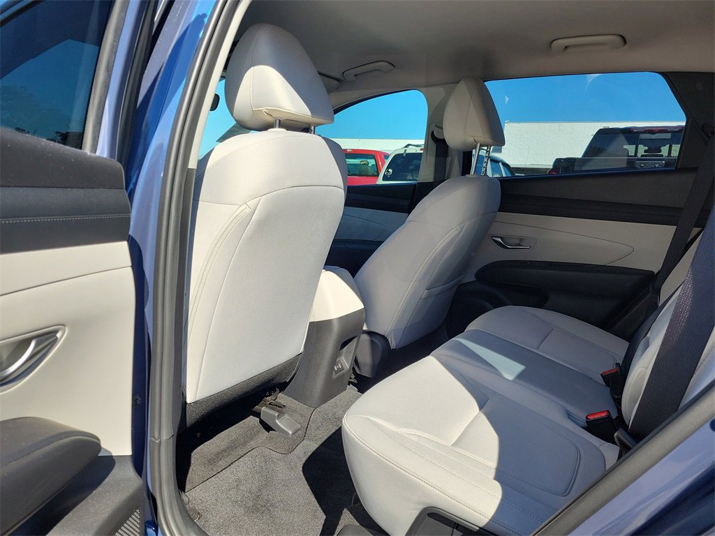 Certified 2025 Hyundai Tucson SE image 11