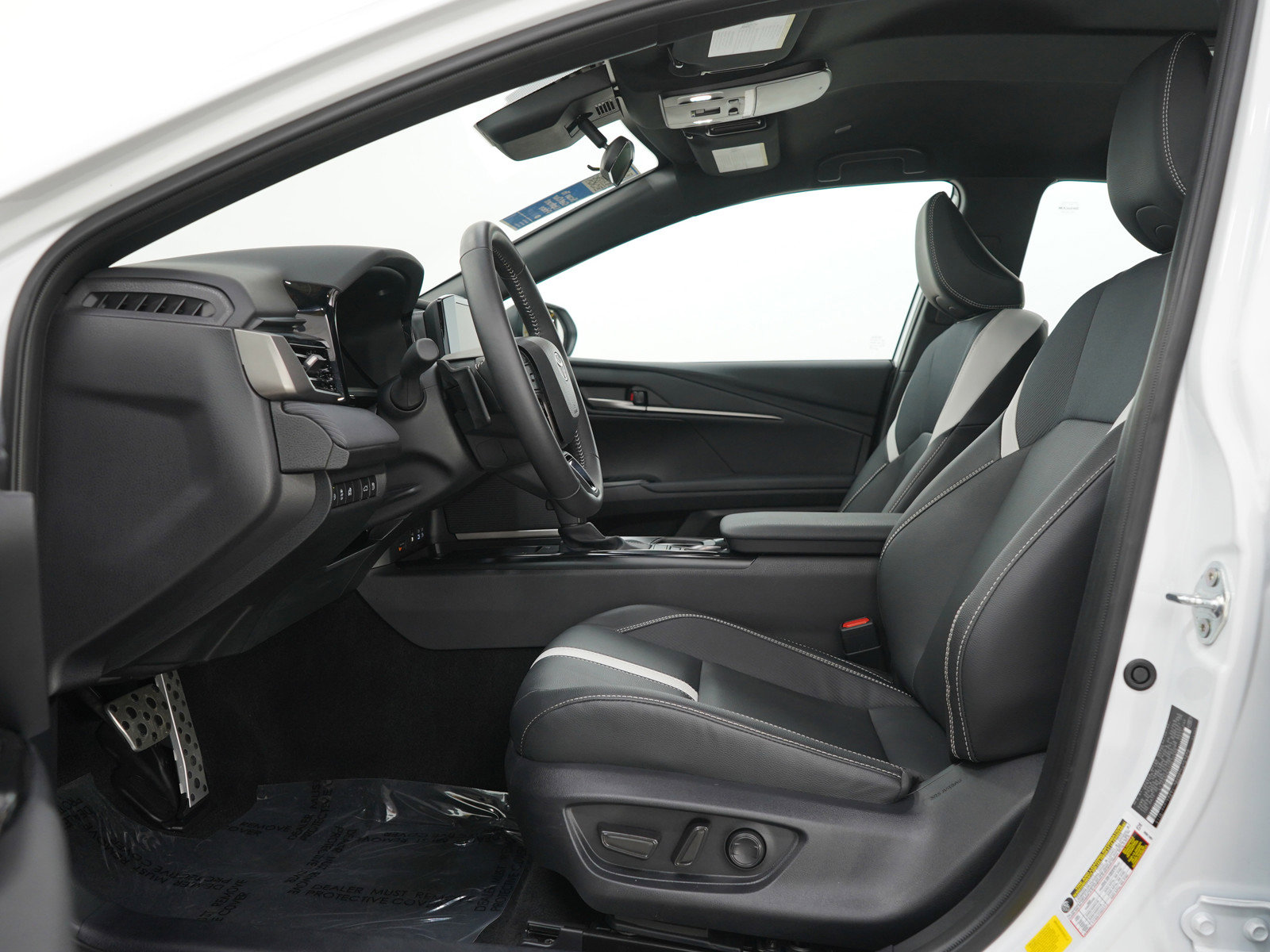 Used 2025 Toyota Camry SE image 19