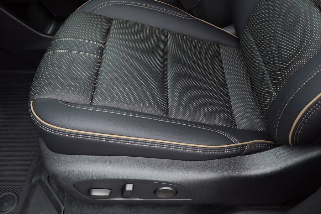 Certified 2025 Chevrolet Traverse High Country w/ LPO, Floor Liner Package FWD image 22