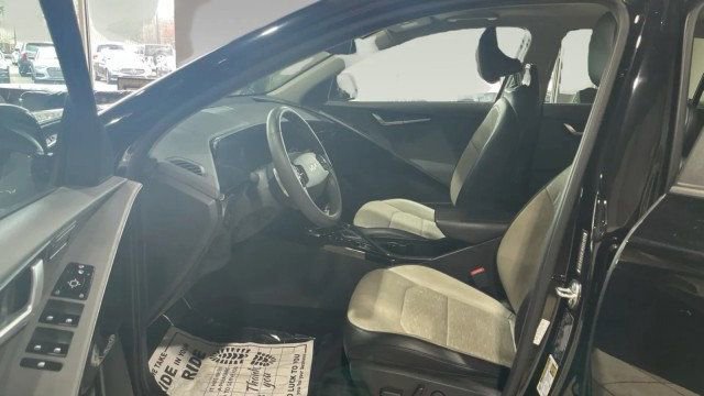 Used 2024 Kia Niro SX Touring FWD image 13