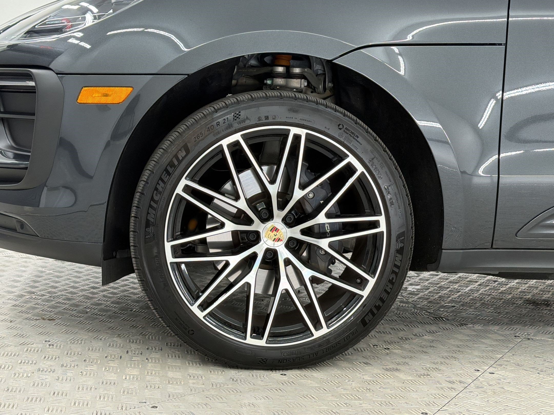 Used 2026 Porsche Macan AWD/4WD image 13