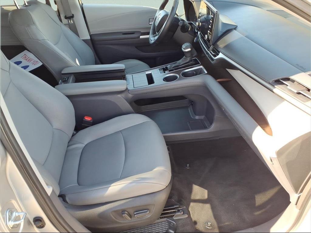Used 2023 Toyota Sienna XLE image 17