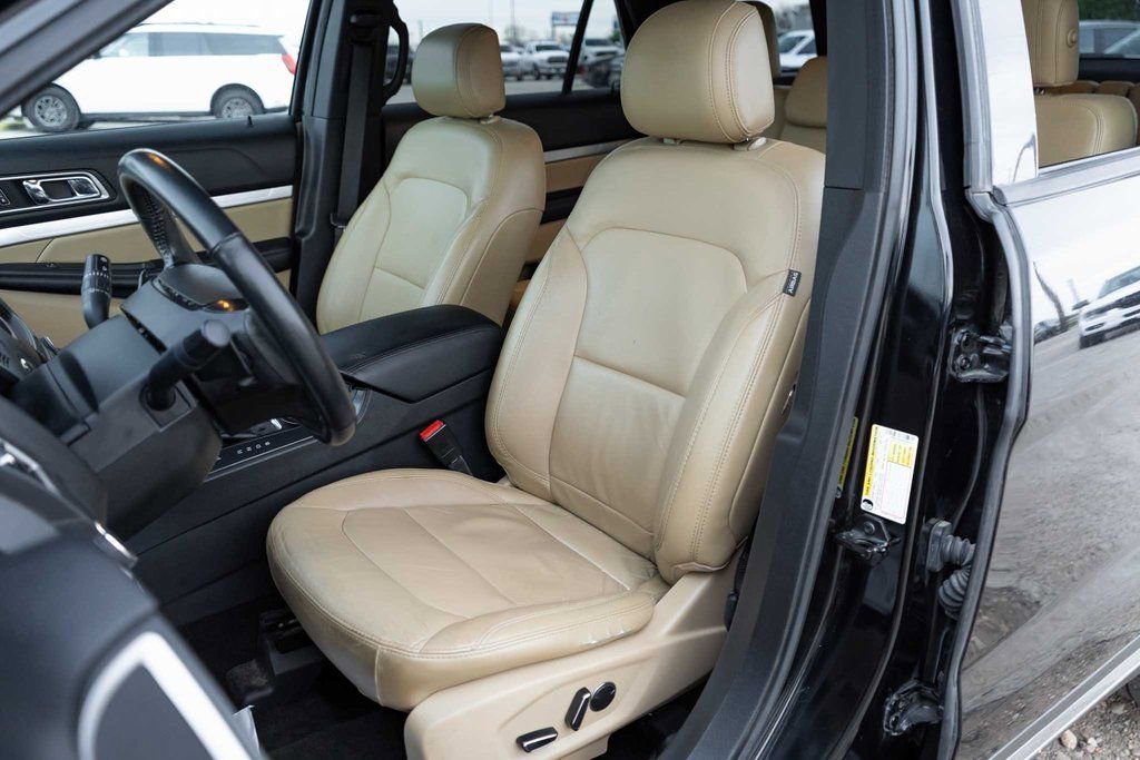 Used 2017 Ford Explorer XLT w/ Equipment Group 202A image 12