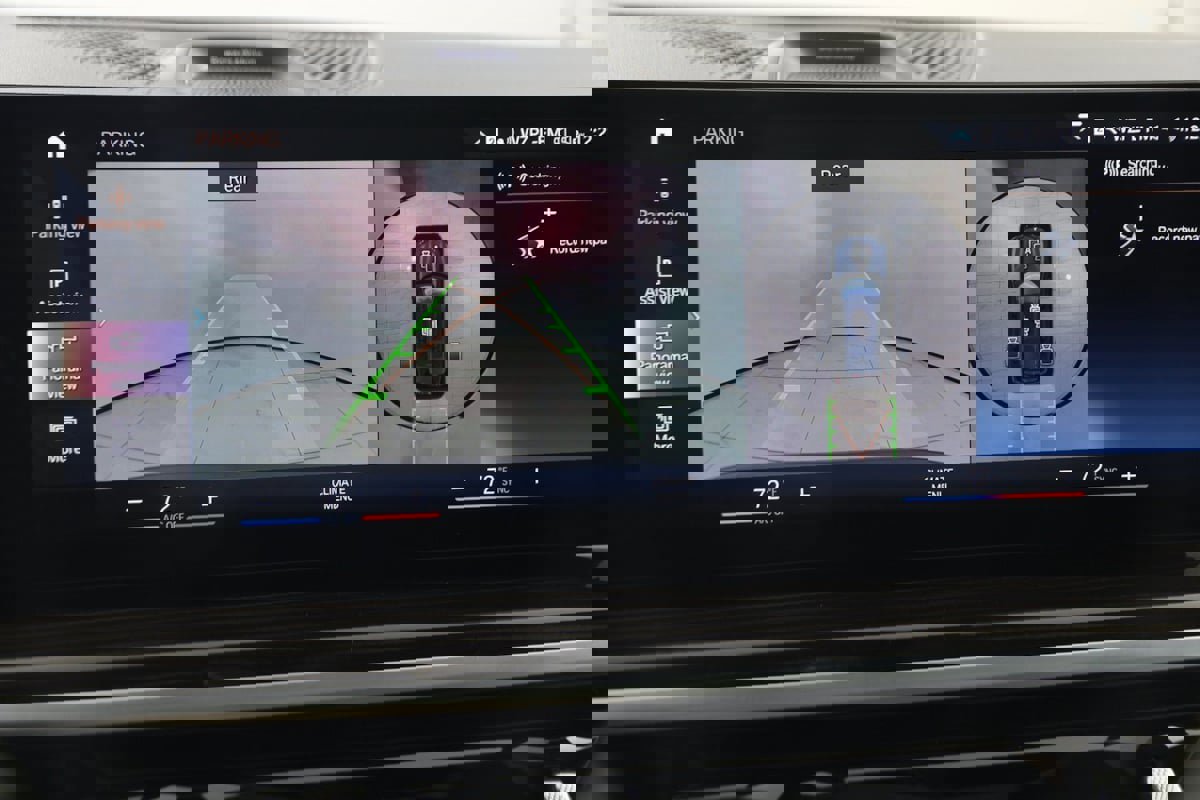 Used 2023 BMW X7 M60i w/ Executive Package image 11