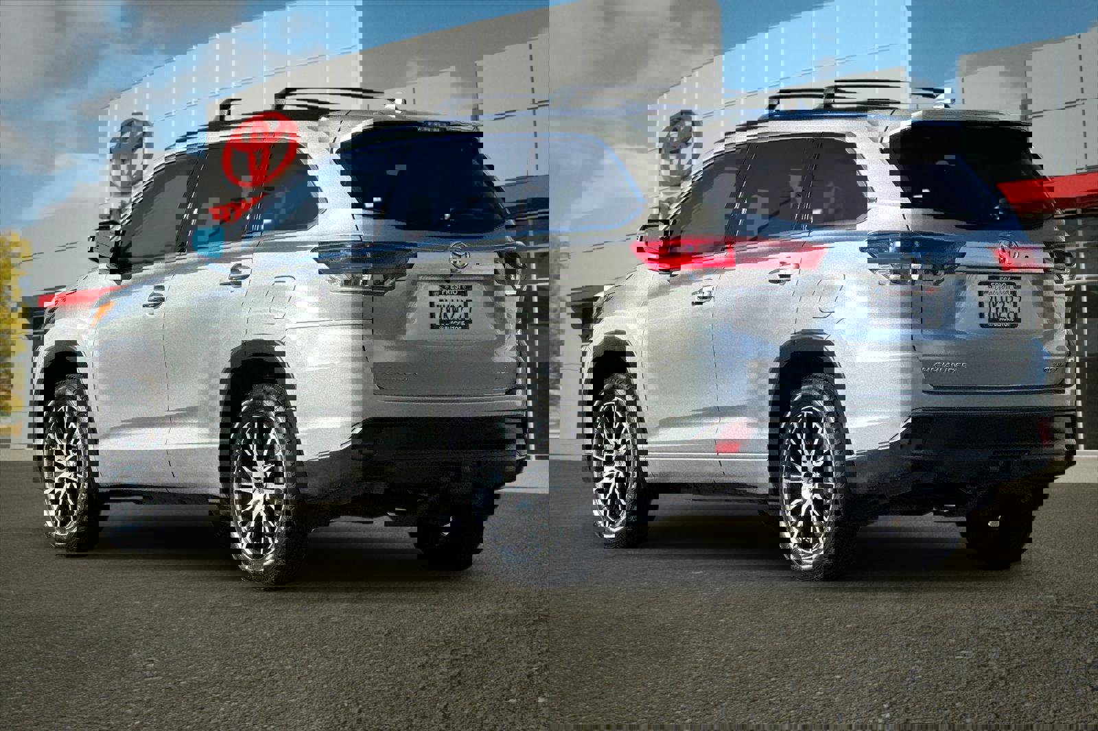 Certified 2017 Toyota Highlander SE image 5