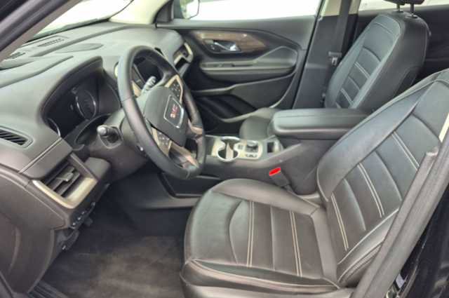 Used 2024 GMC Terrain Denali w/ Black Diamond Edition image 3