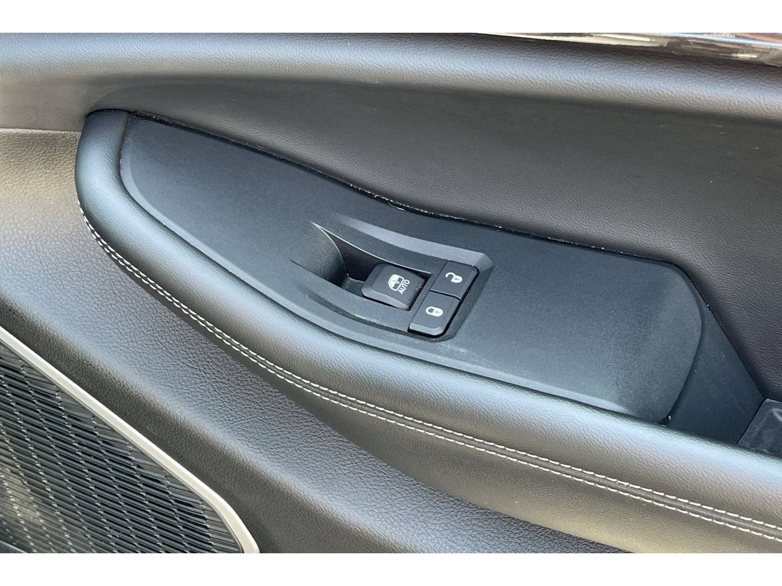 Used 2022 Jeep Grand Cherokee L Laredo RWD image 22