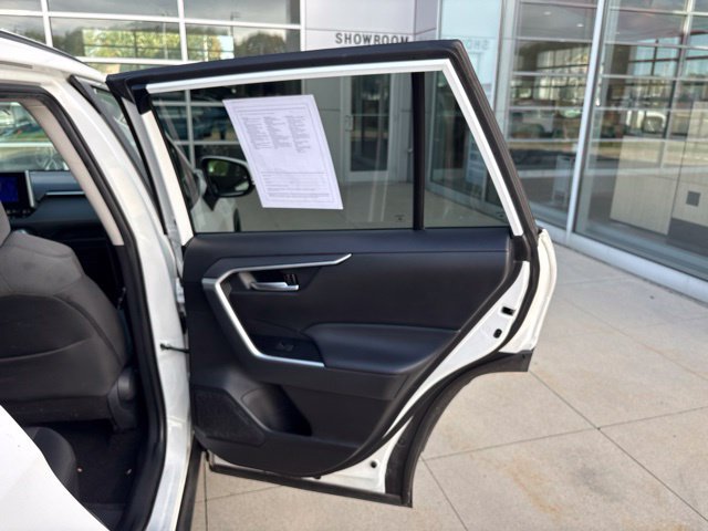 Used 2025 Toyota RAV4 XLE AWD/4WD image 32