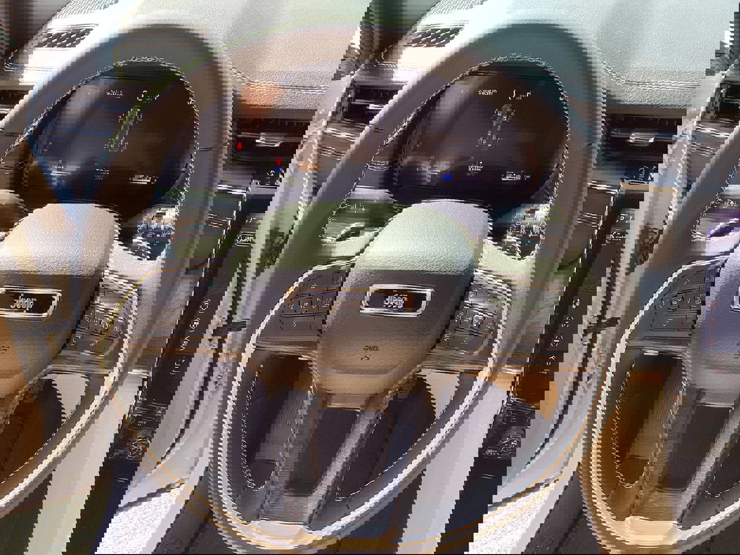 Used 2024 Jeep Grand Cherokee Limited image 17