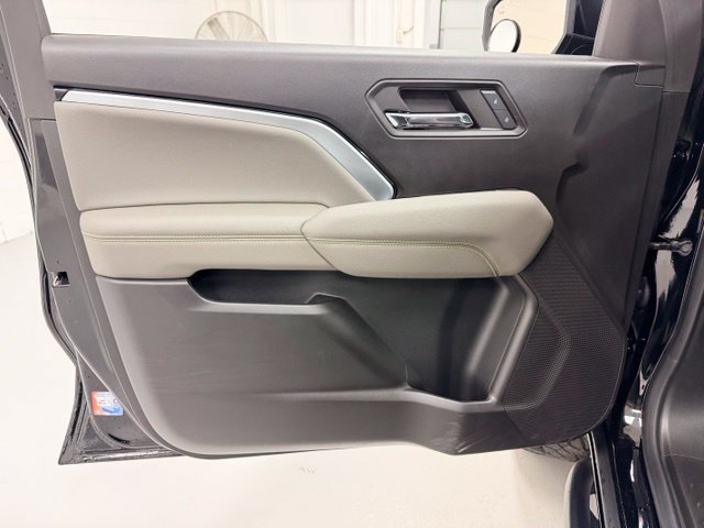 Certified 2024 Chevrolet Colorado ZR2 w/ Safety Package AWD/4WD image 18
