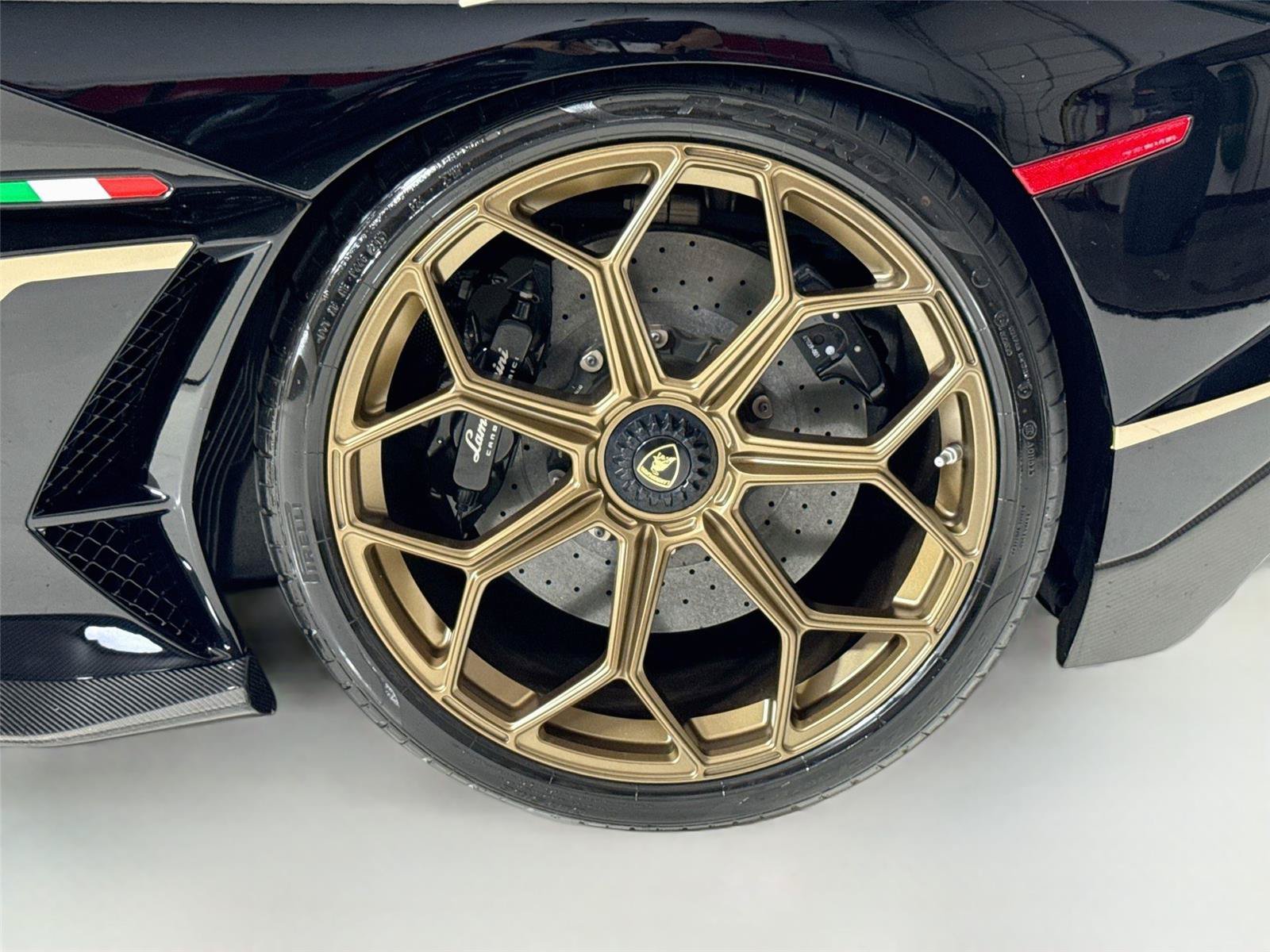 Used 2020 Lamborghini Aventador SVJ AWD/4WD image 40