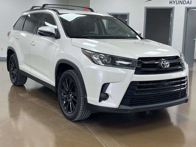 Used 2019 Toyota Highlander SE AWD/4WD image 3