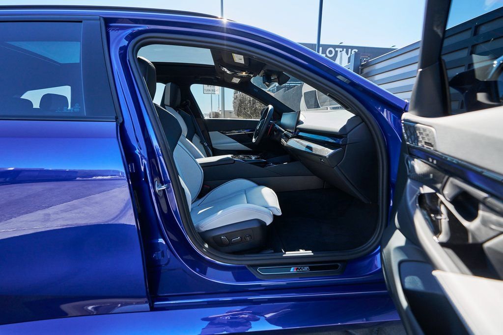 Used 2025 BMW M5 Touring AWD/4WD image 21