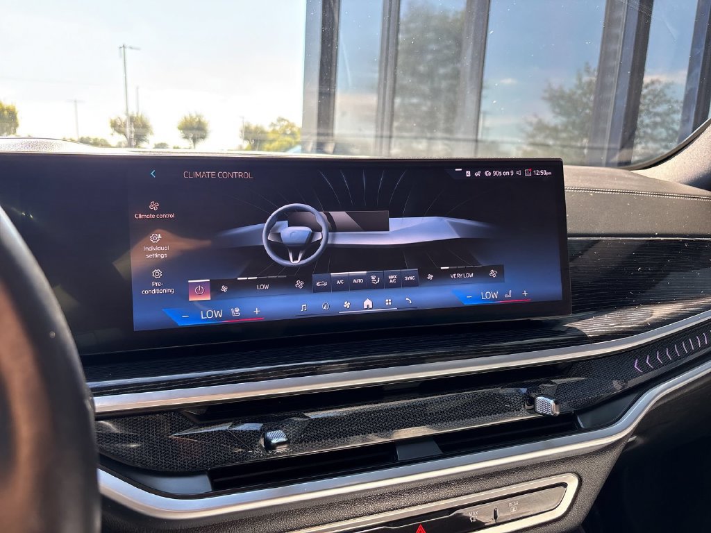 Used 2024 BMW X5 xDrive40i w/ M Sport Package AWD/4WD image 16